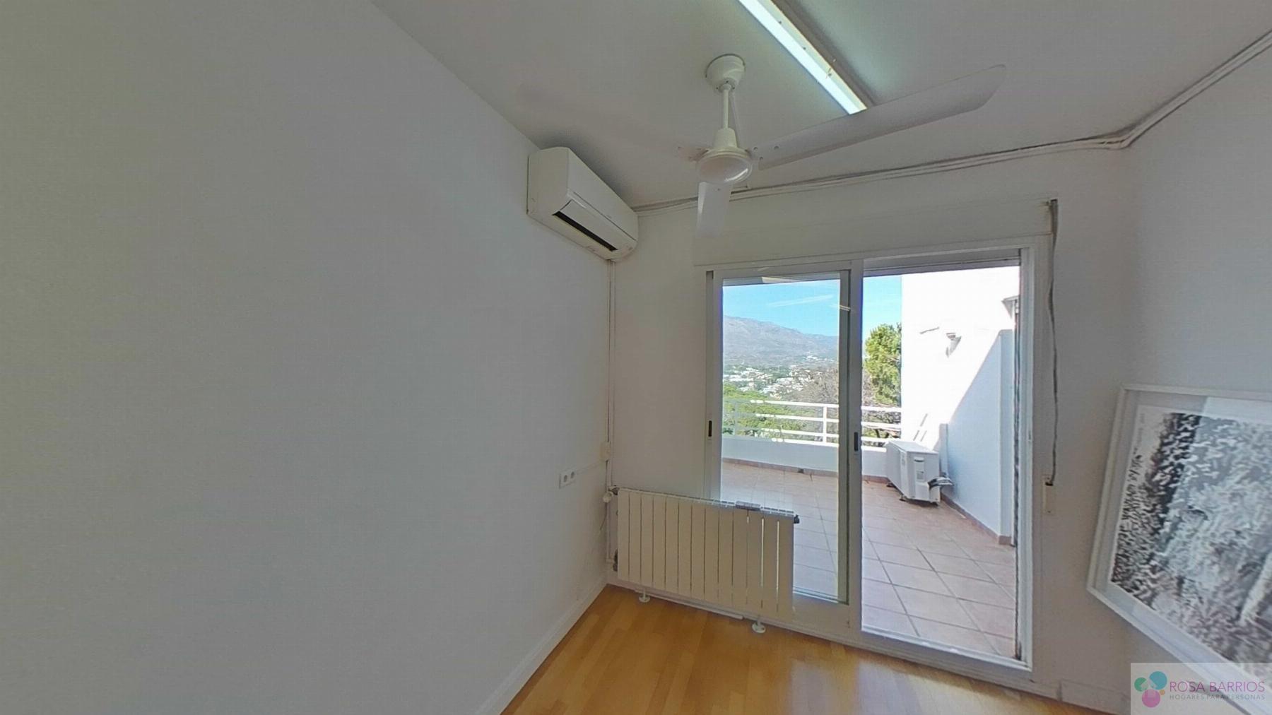 For sale of house in Nueva Andalucía