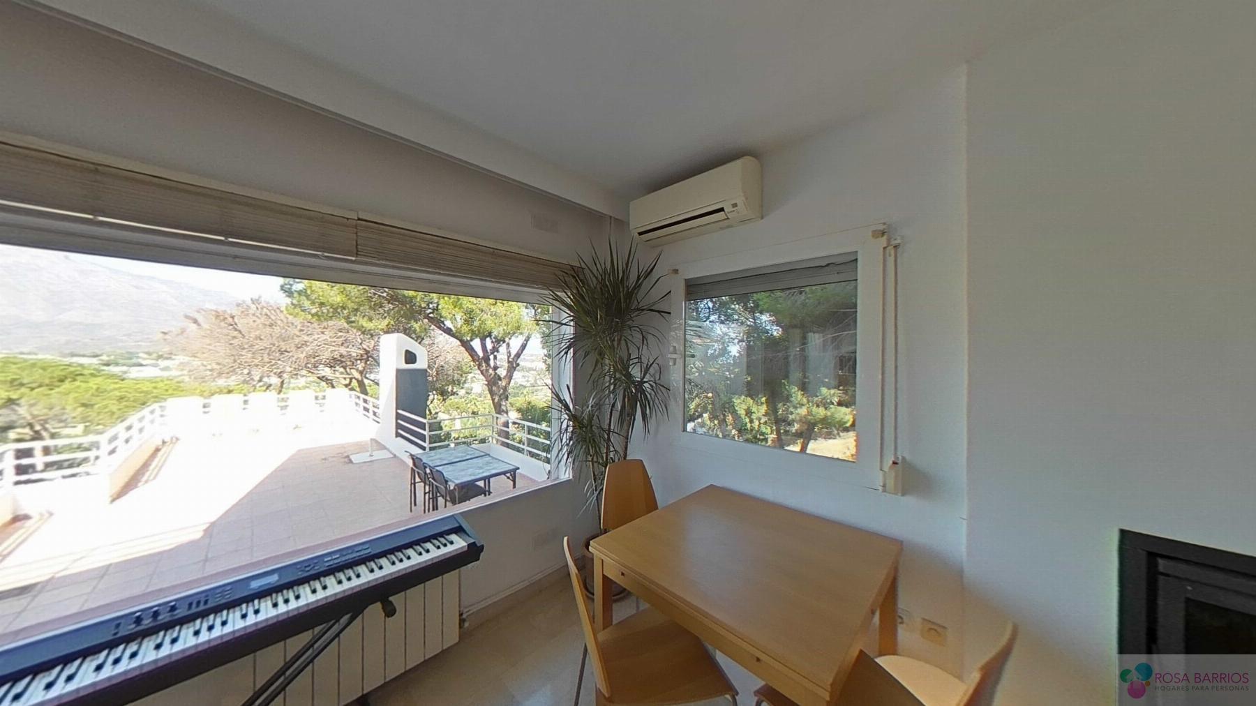 For sale of house in Nueva Andalucía