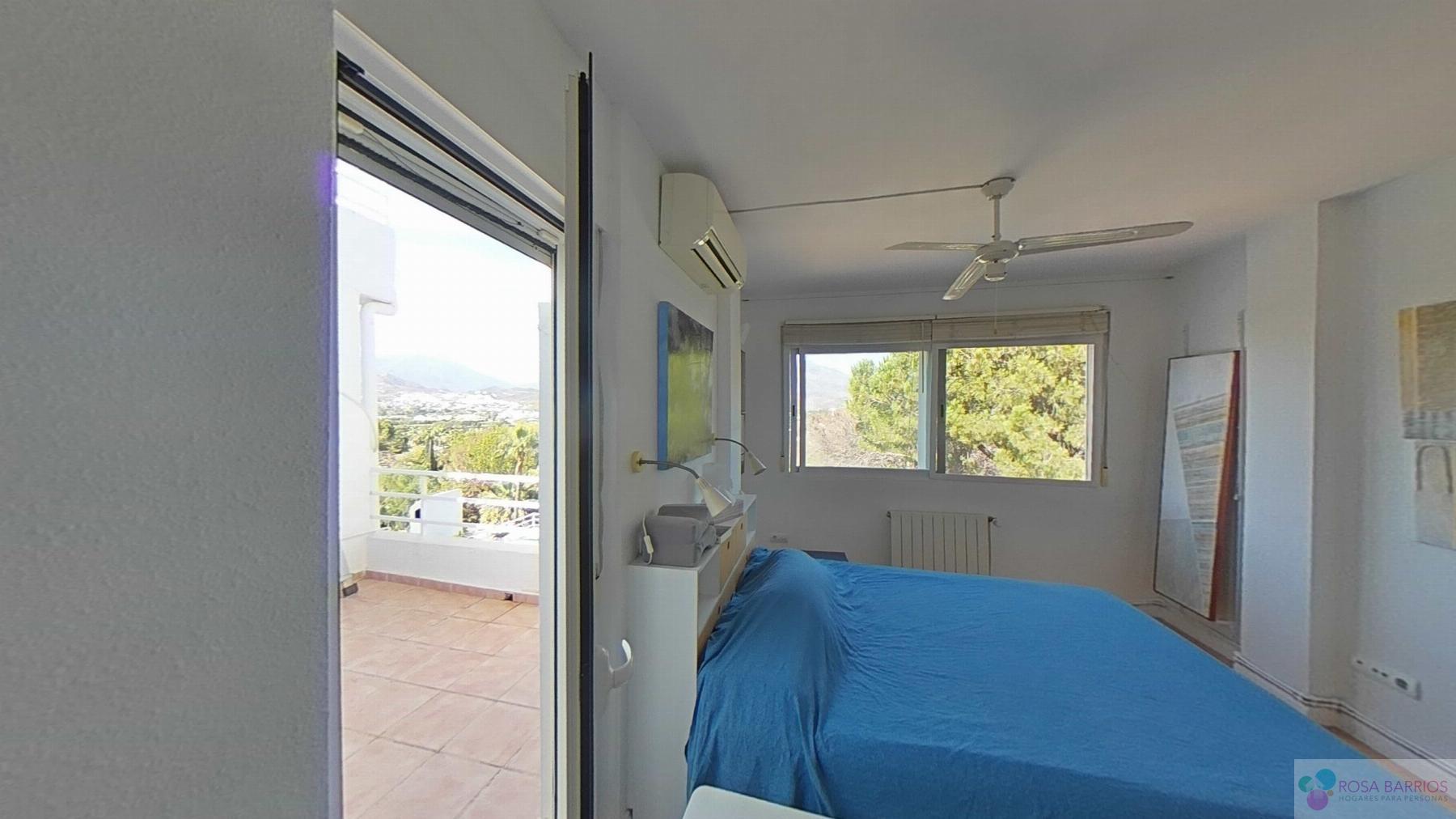 For sale of house in Nueva Andalucía