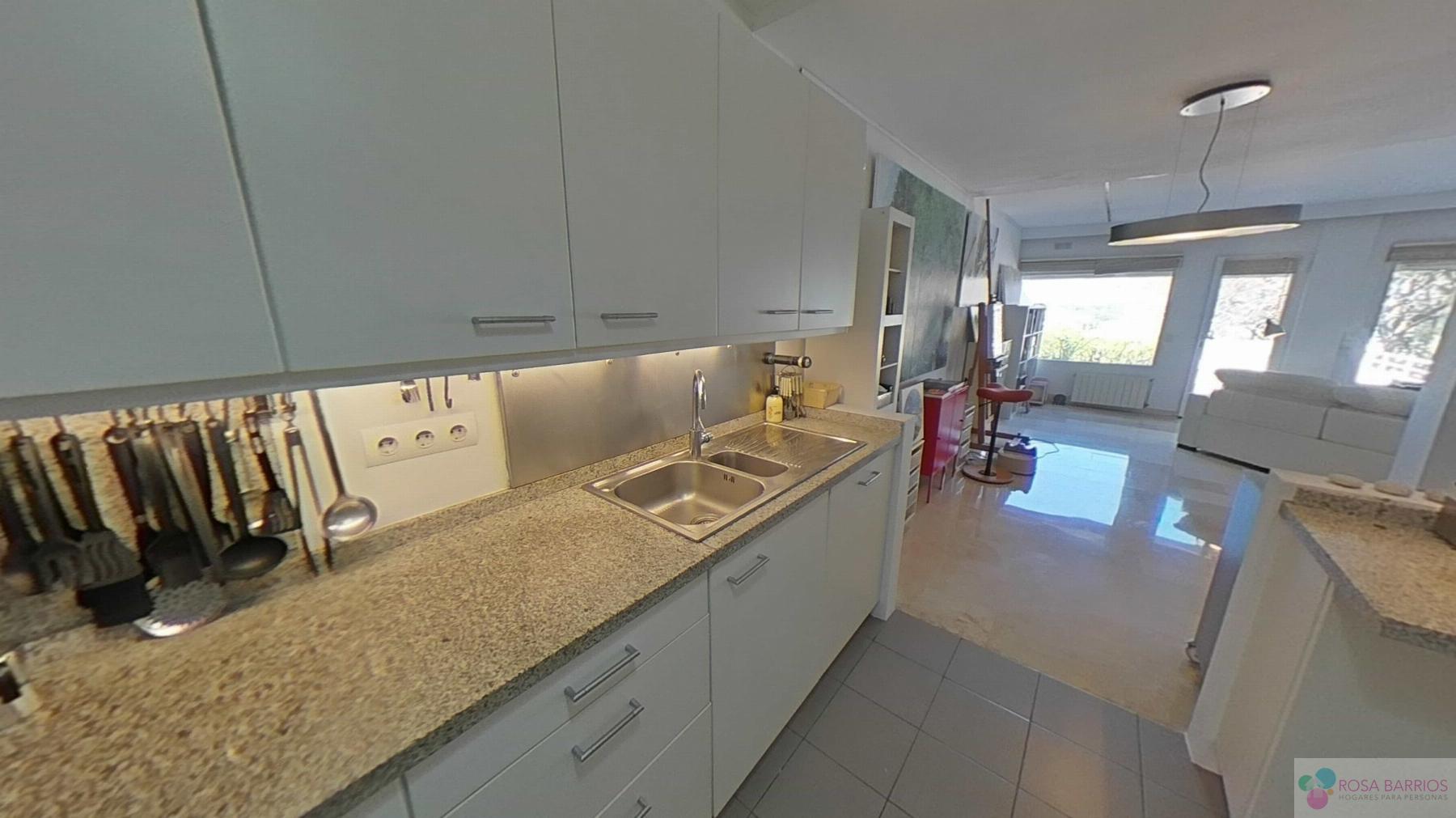 For sale of house in Nueva Andalucía