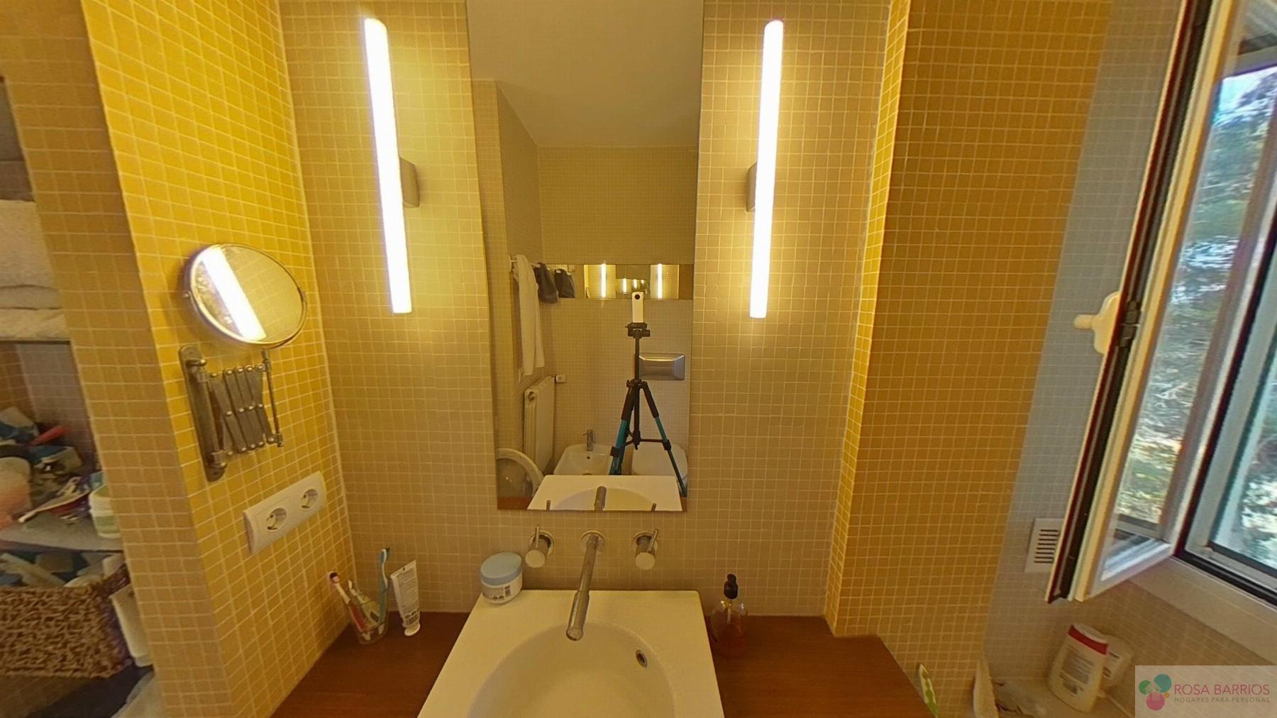 For sale of house in Nueva Andalucía