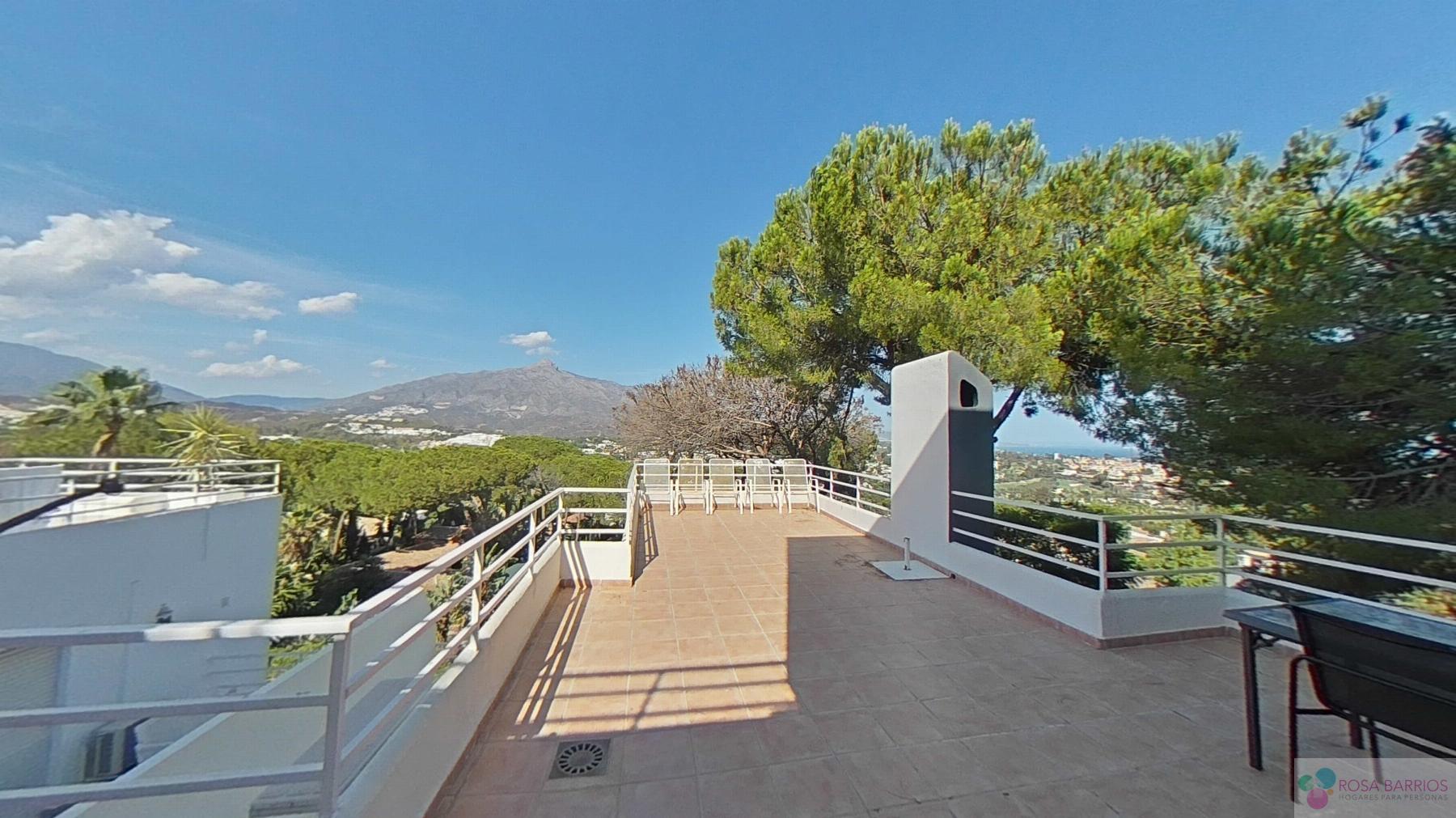 For sale of house in Nueva Andalucía