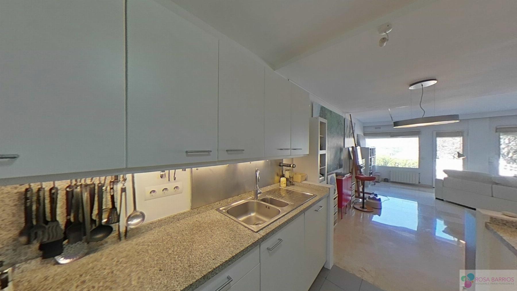 For sale of house in Nueva Andalucía