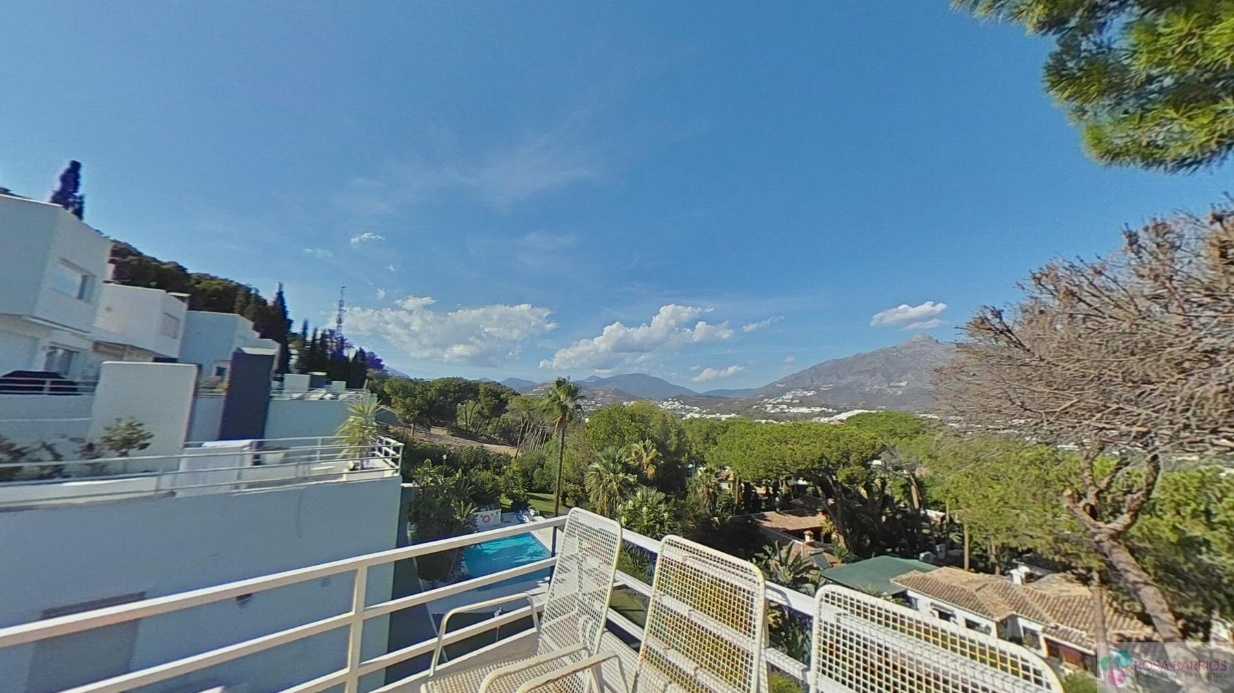 For sale of house in Nueva Andalucía