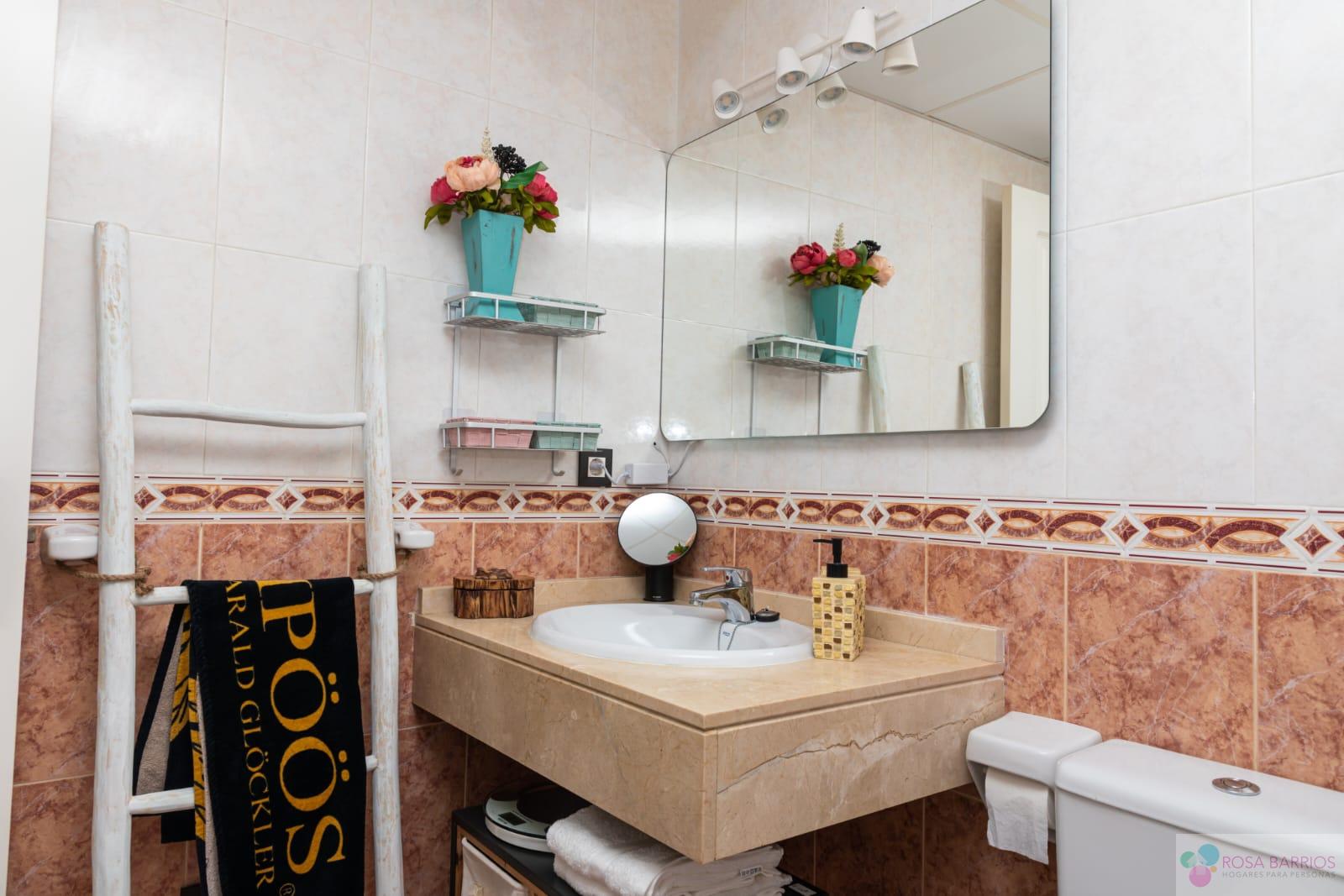 For sale of apartment in Nueva Andalucía