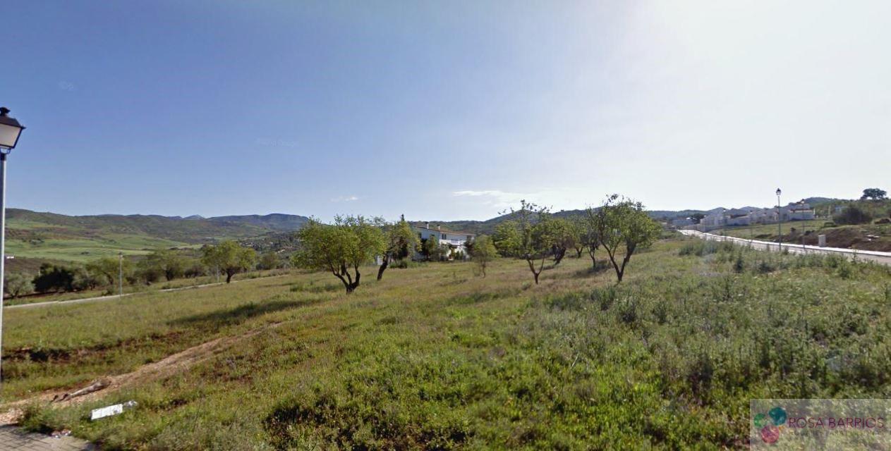 For sale of land in Almogía