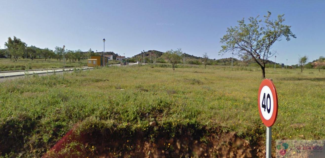 For sale of land in Almogía