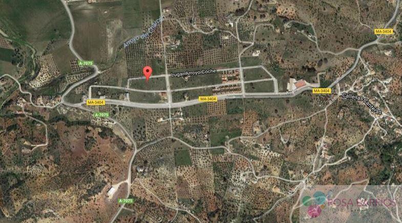 For sale of land in Almogía