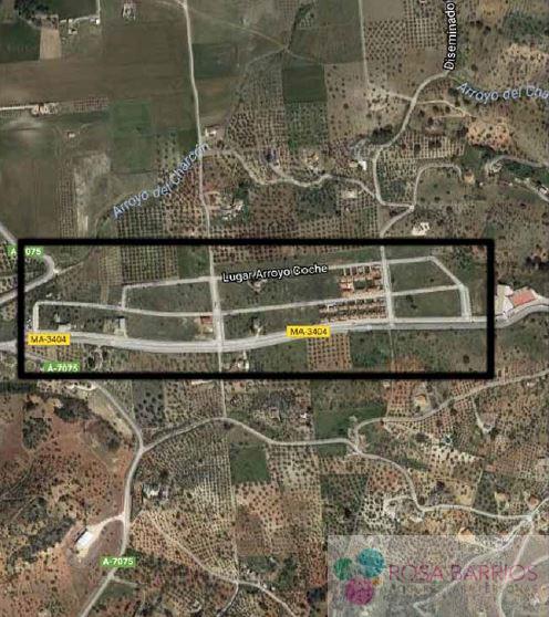 For sale of land in Almogía