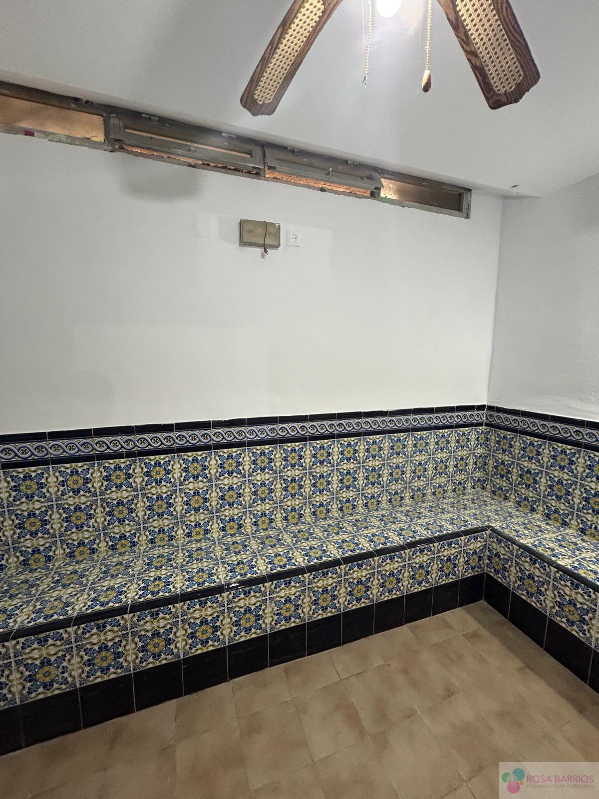 For sale of commercial in Estepona