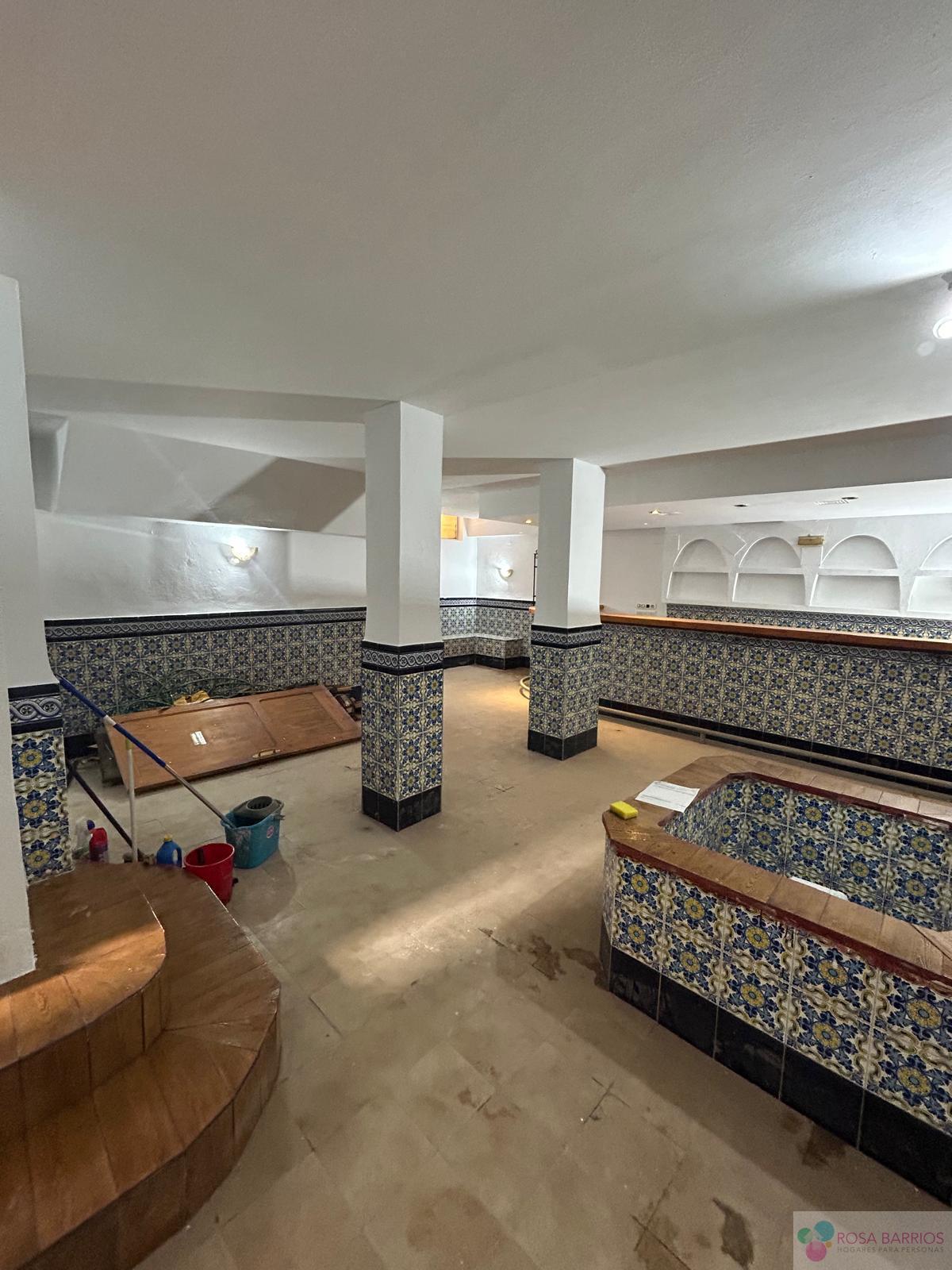For sale of commercial in Estepona
