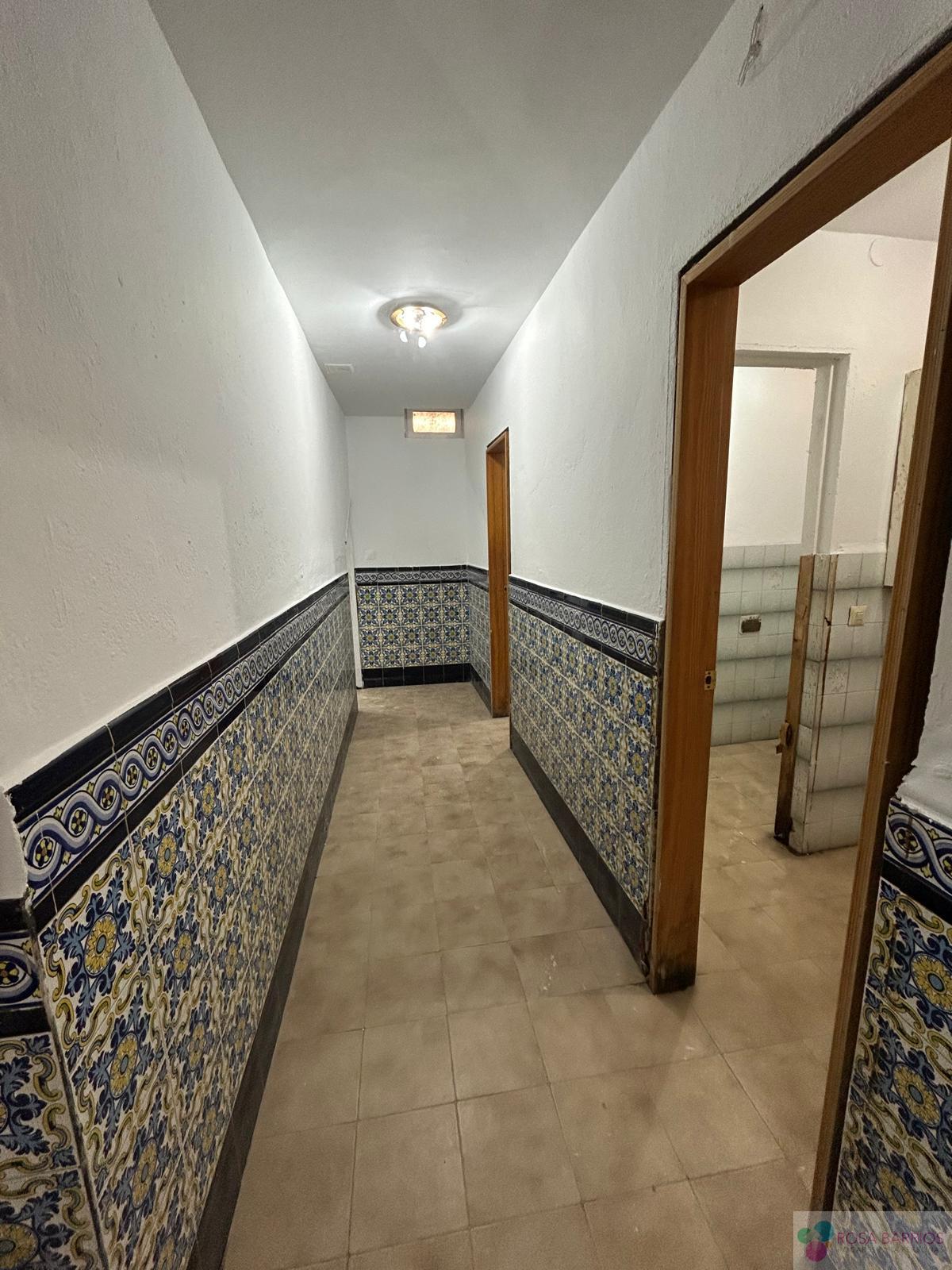 For sale of commercial in Estepona