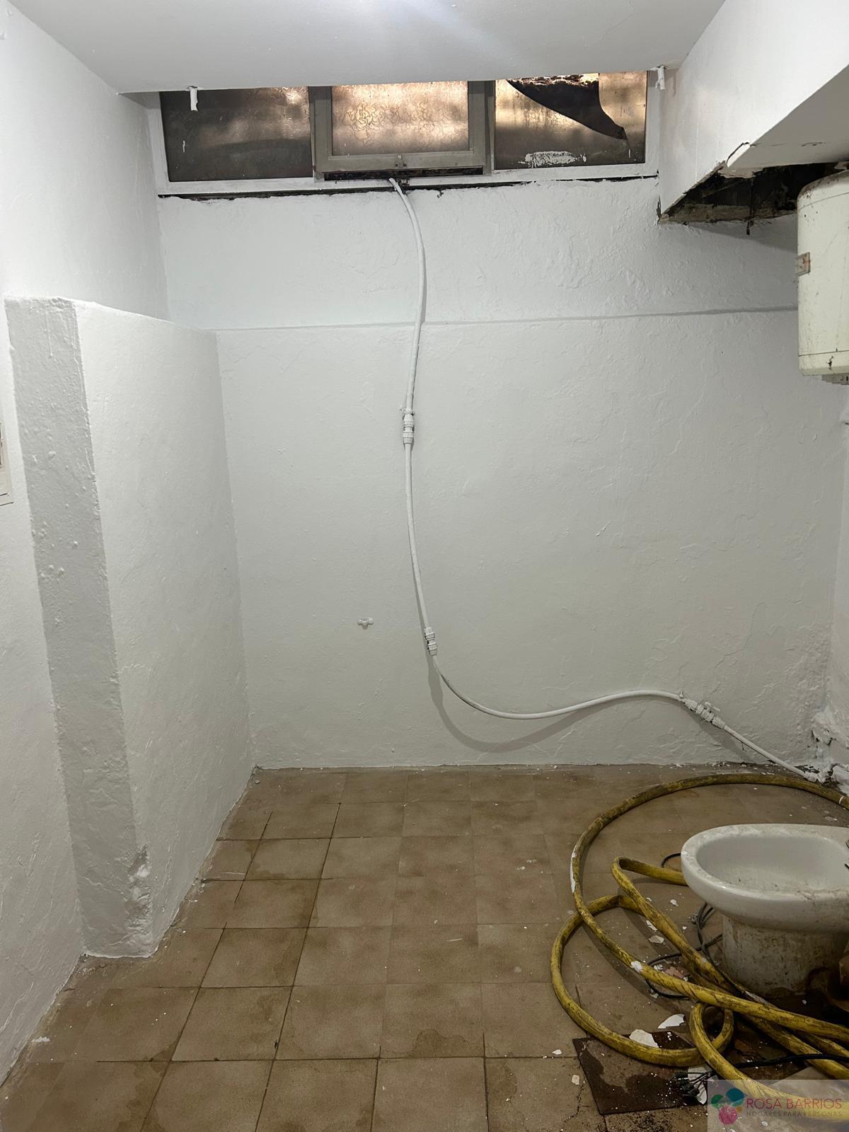 For sale of commercial in Estepona