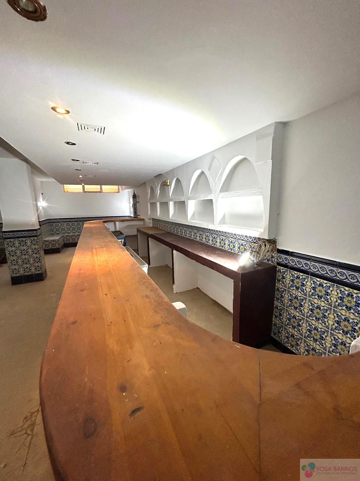 For sale of commercial in Estepona