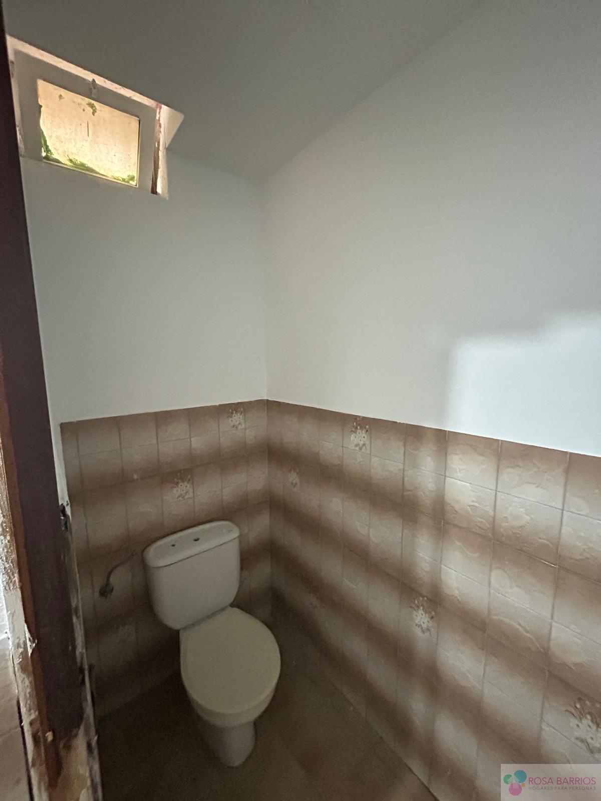 For sale of commercial in Estepona