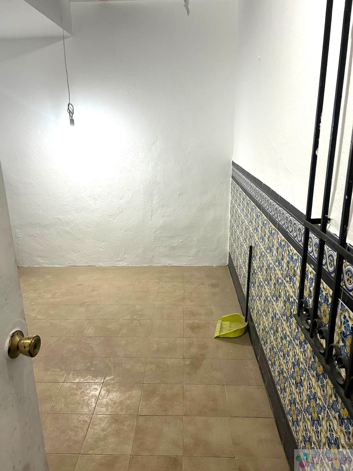 For sale of commercial in Estepona