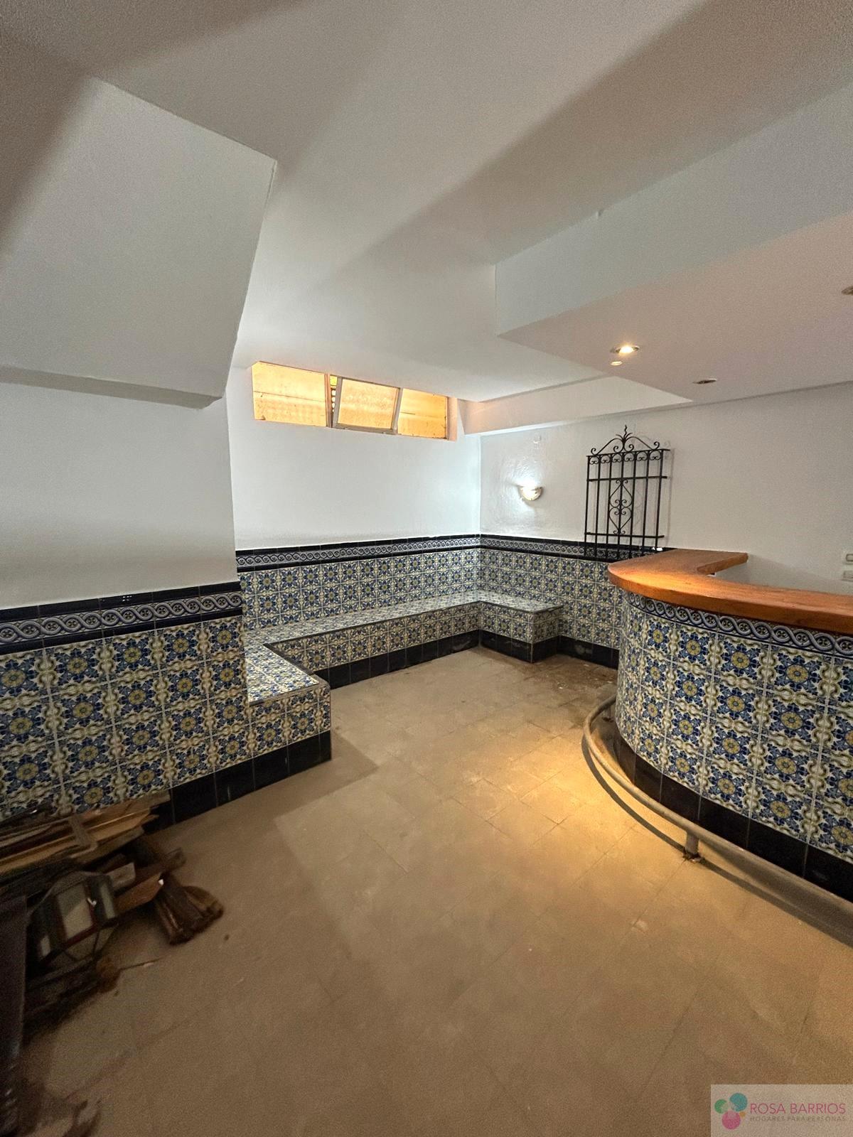 For sale of commercial in Estepona