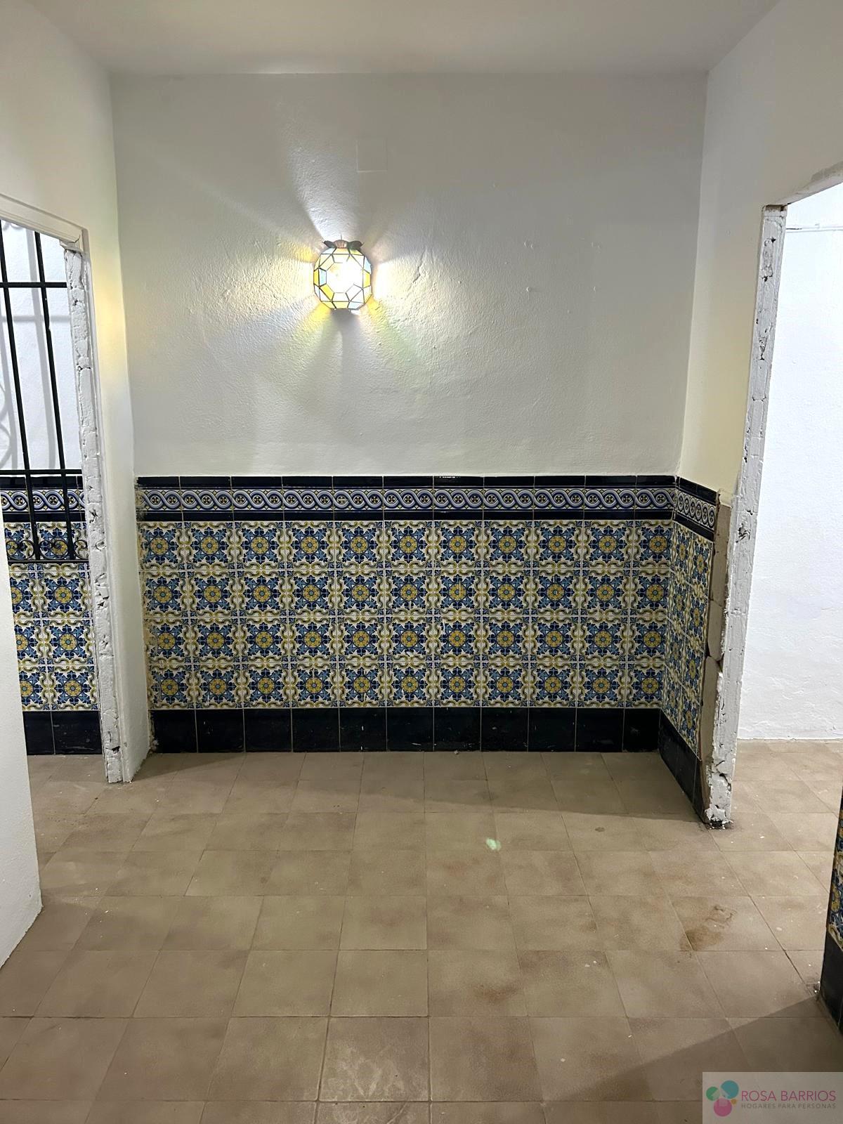 For sale of commercial in Estepona