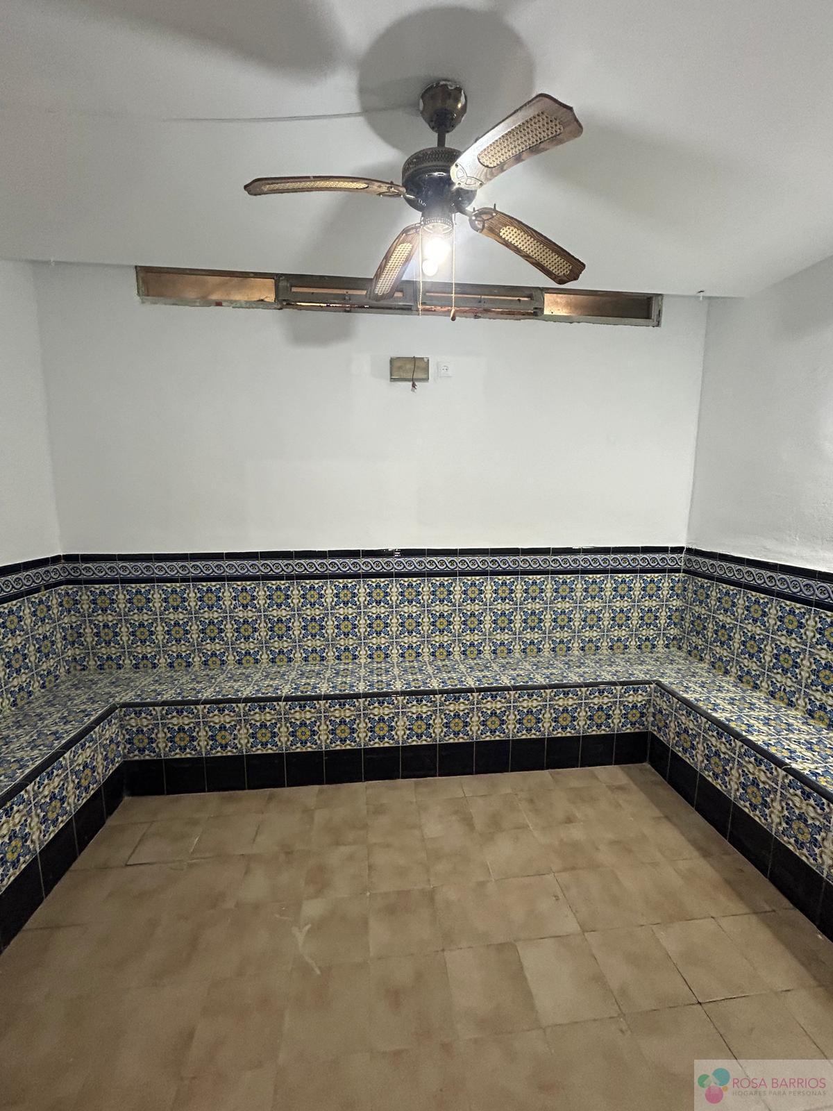For sale of commercial in Estepona