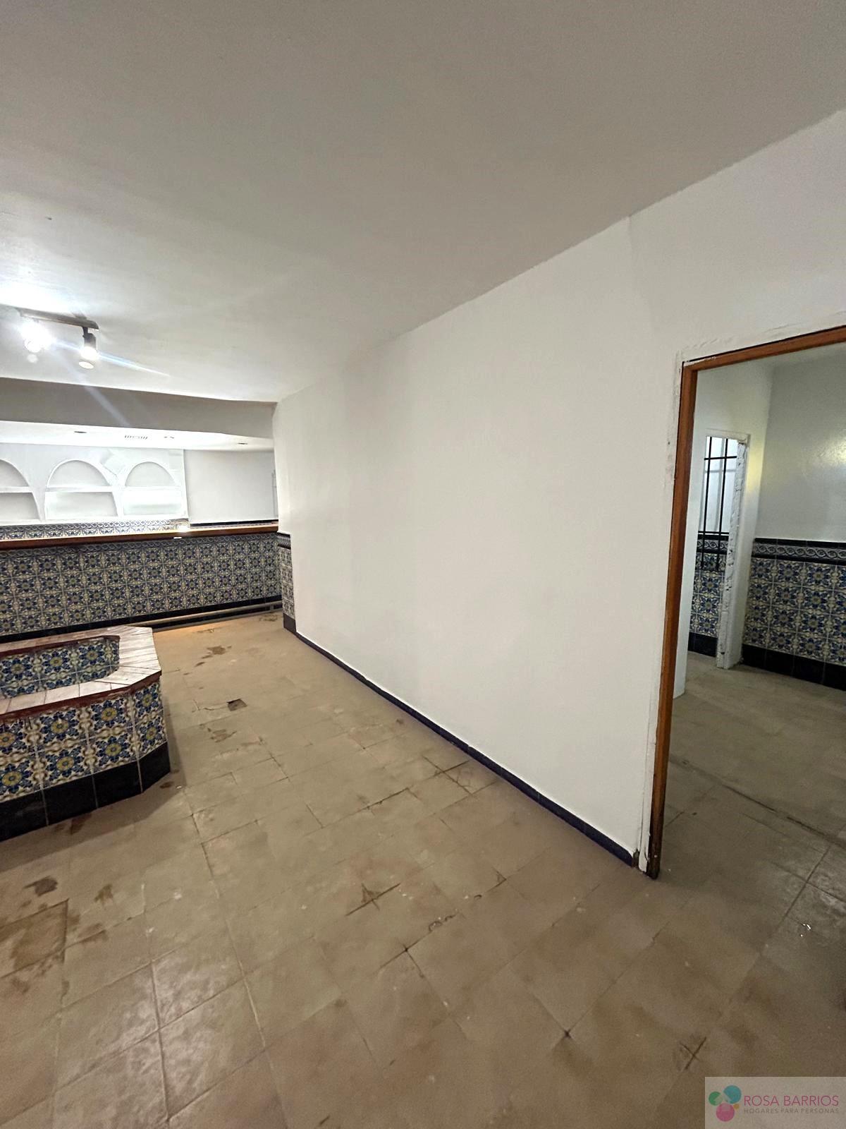 For sale of commercial in Estepona