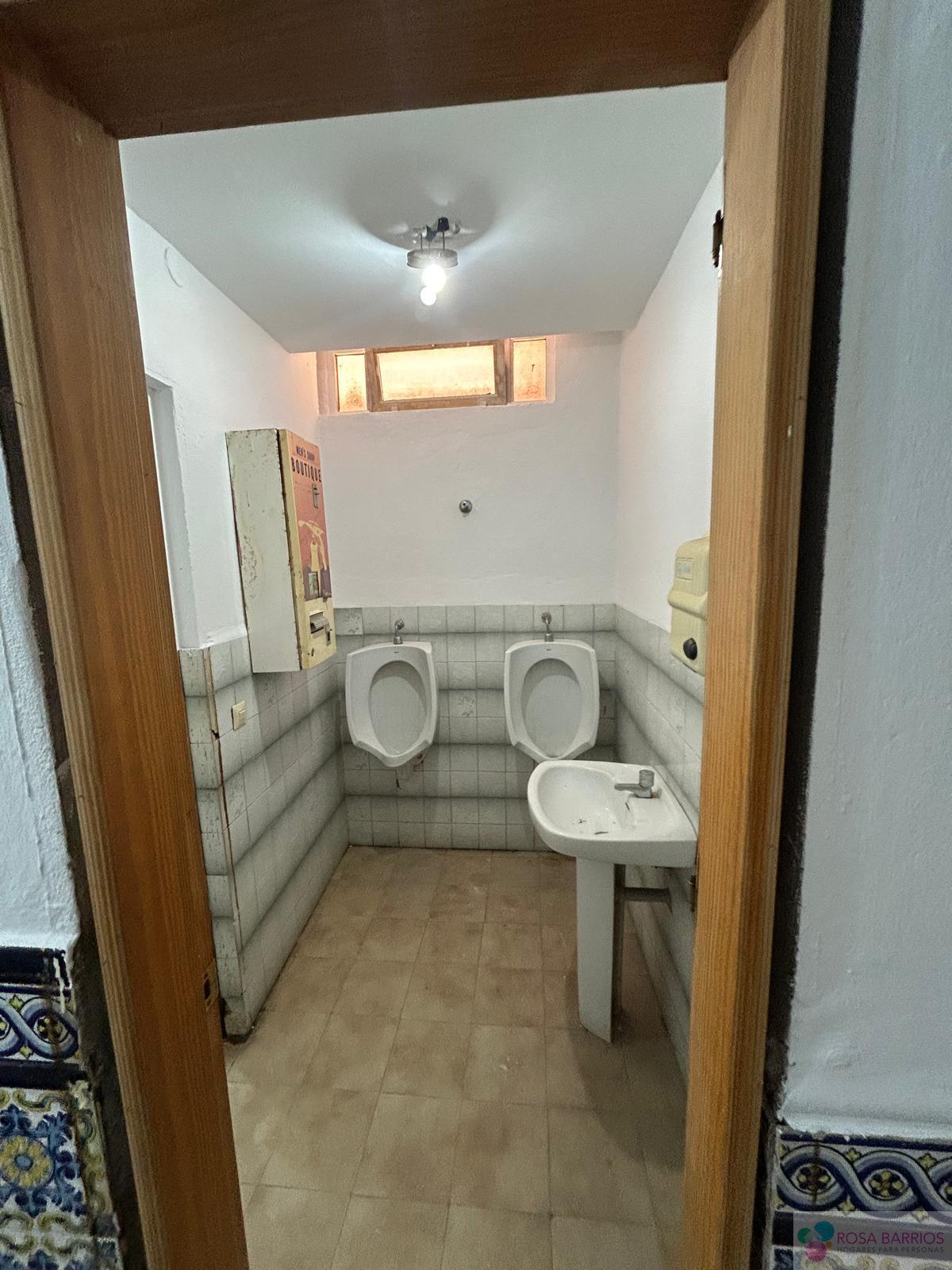 For sale of commercial in Estepona