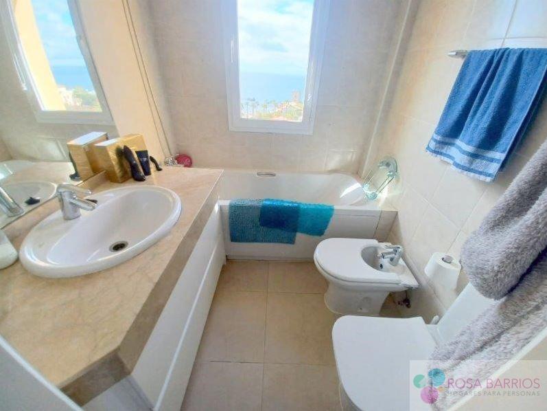Suite bathroom