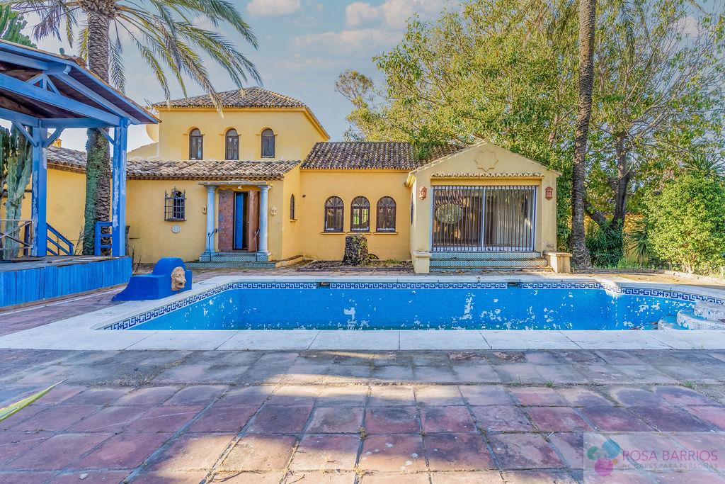 Zu verkaufen von chalet in
 Estepona