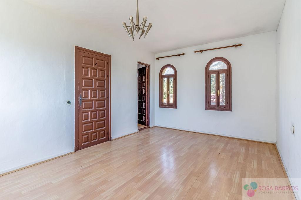 Zu verkaufen von chalet in
 Estepona