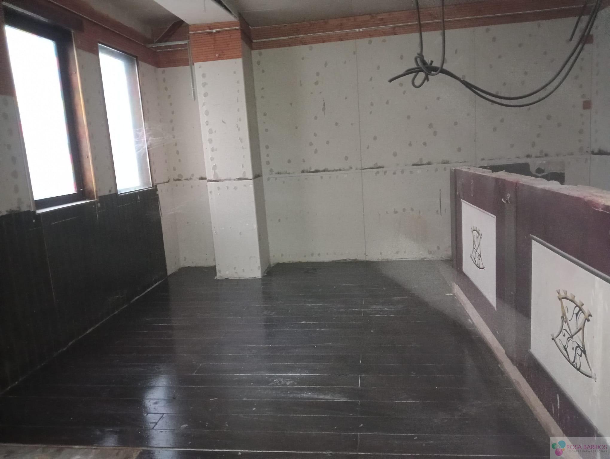 For sale of commercial in Estepona