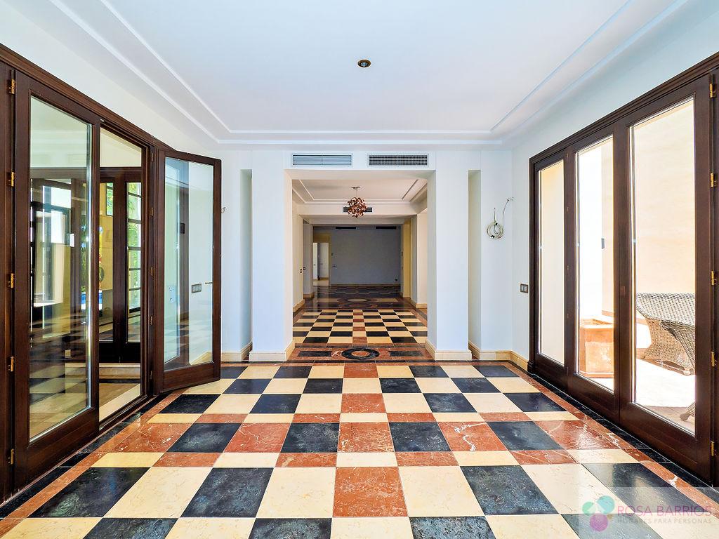 For sale of chalet in Marbella