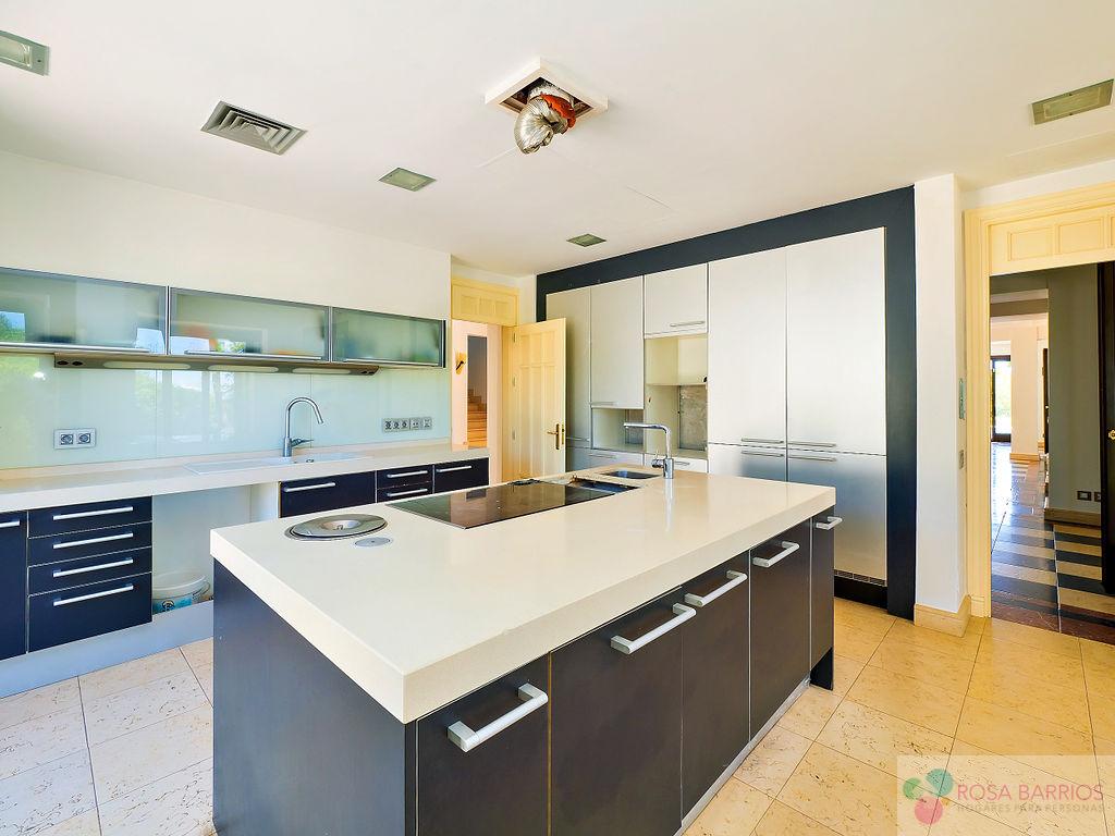 For sale of chalet in Marbella