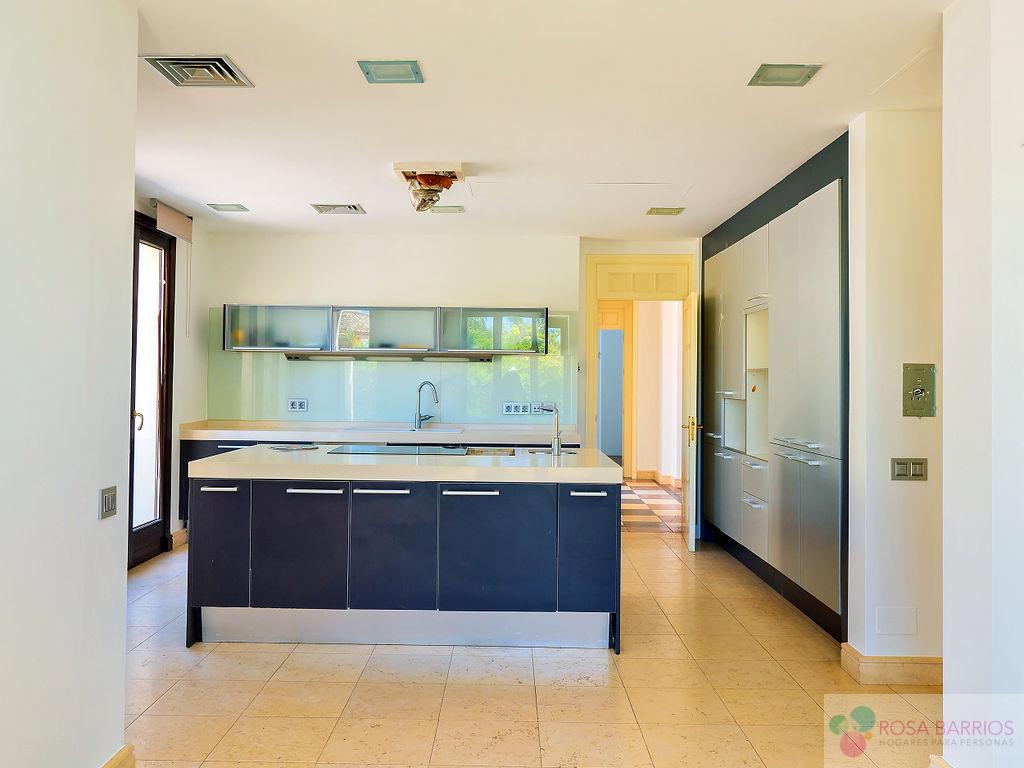 For sale of chalet in Marbella