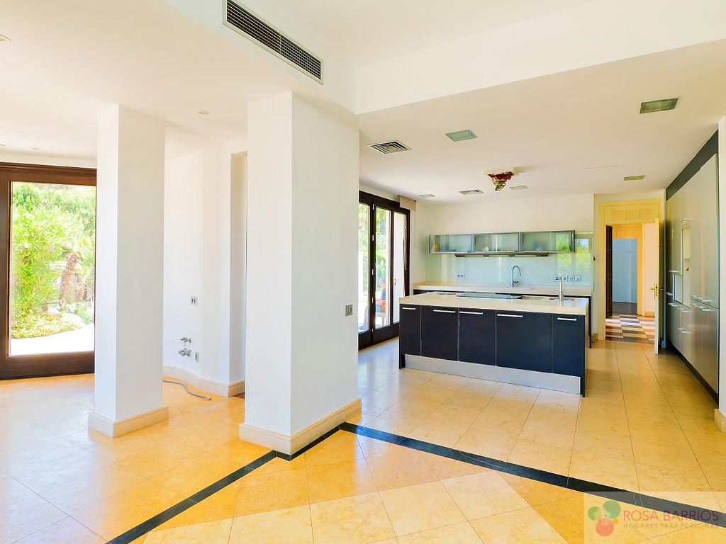 For sale of chalet in Marbella