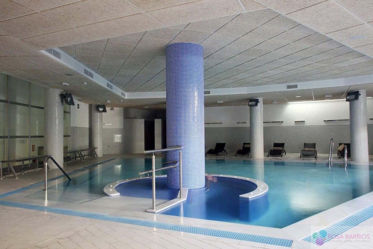 For sale of penthouse in Estepona