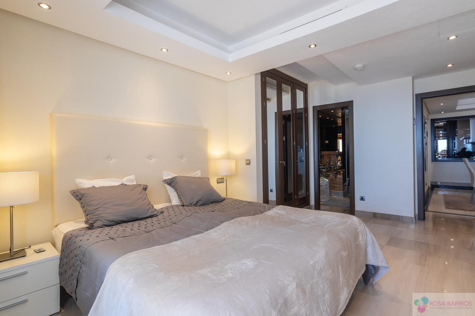 For sale of penthouse in Estepona
