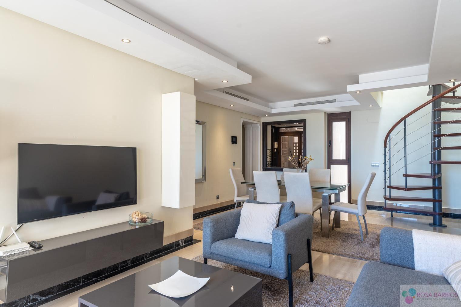 For sale of penthouse in Estepona