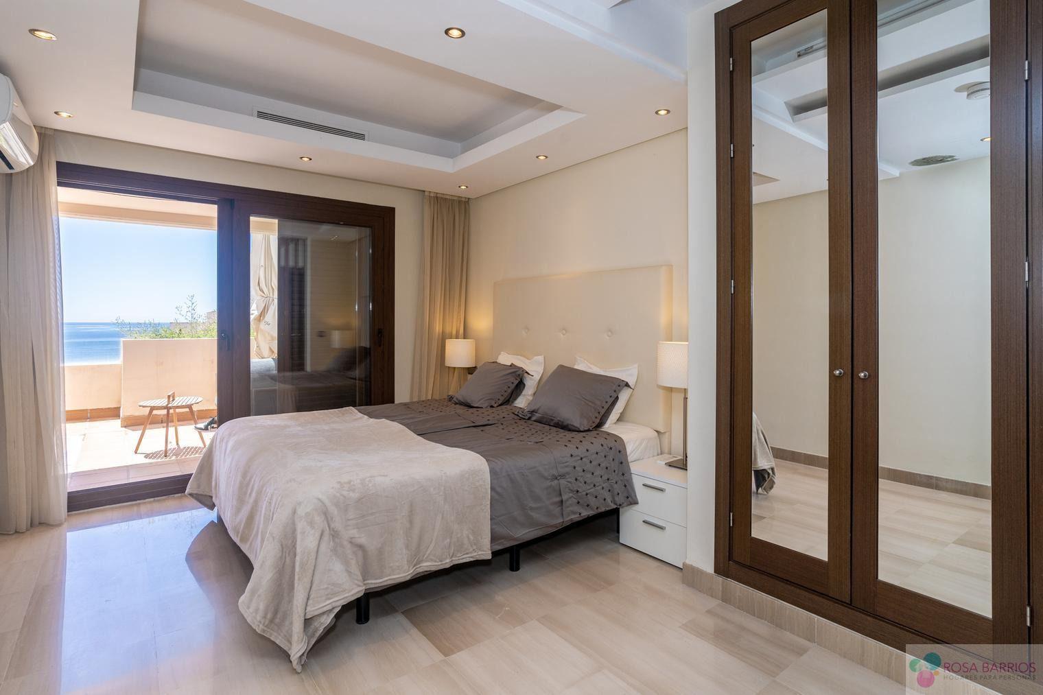 For sale of penthouse in Estepona