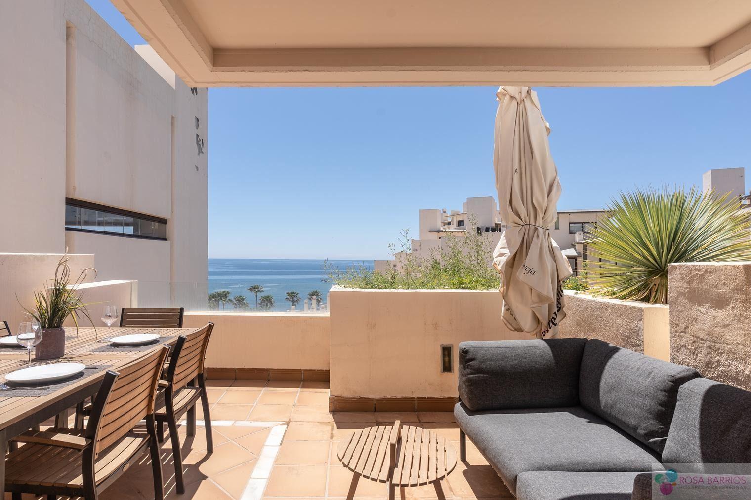 For sale of penthouse in Estepona