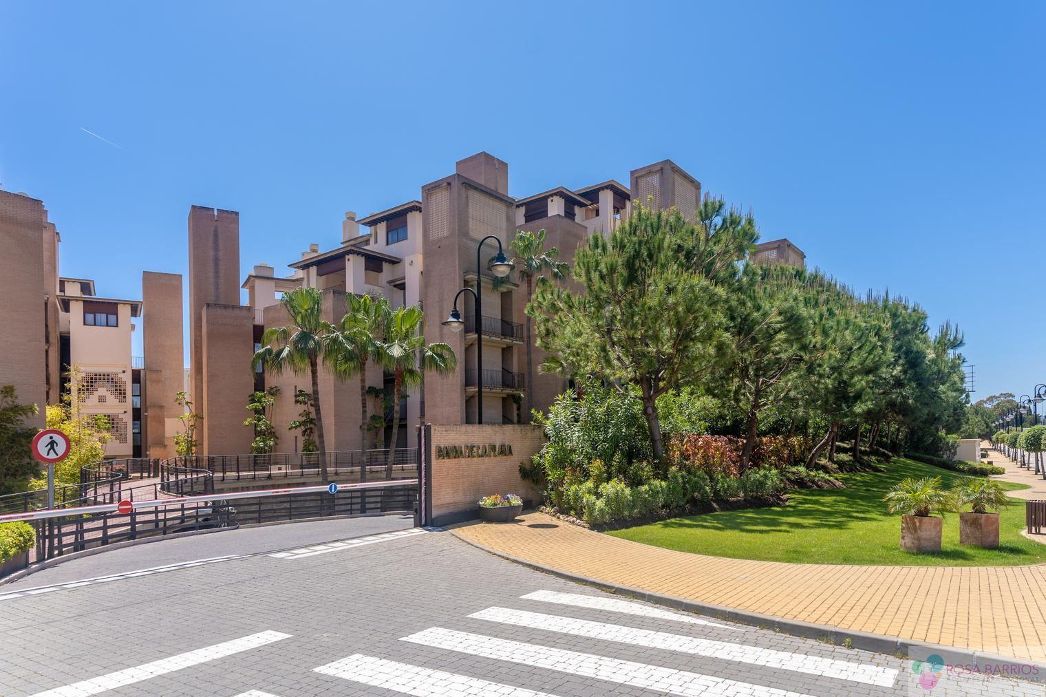 For sale of penthouse in Estepona