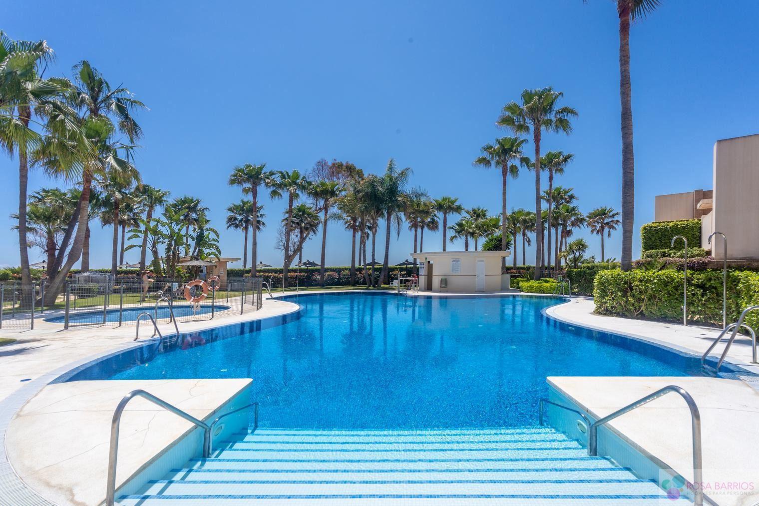 For sale of penthouse in Estepona