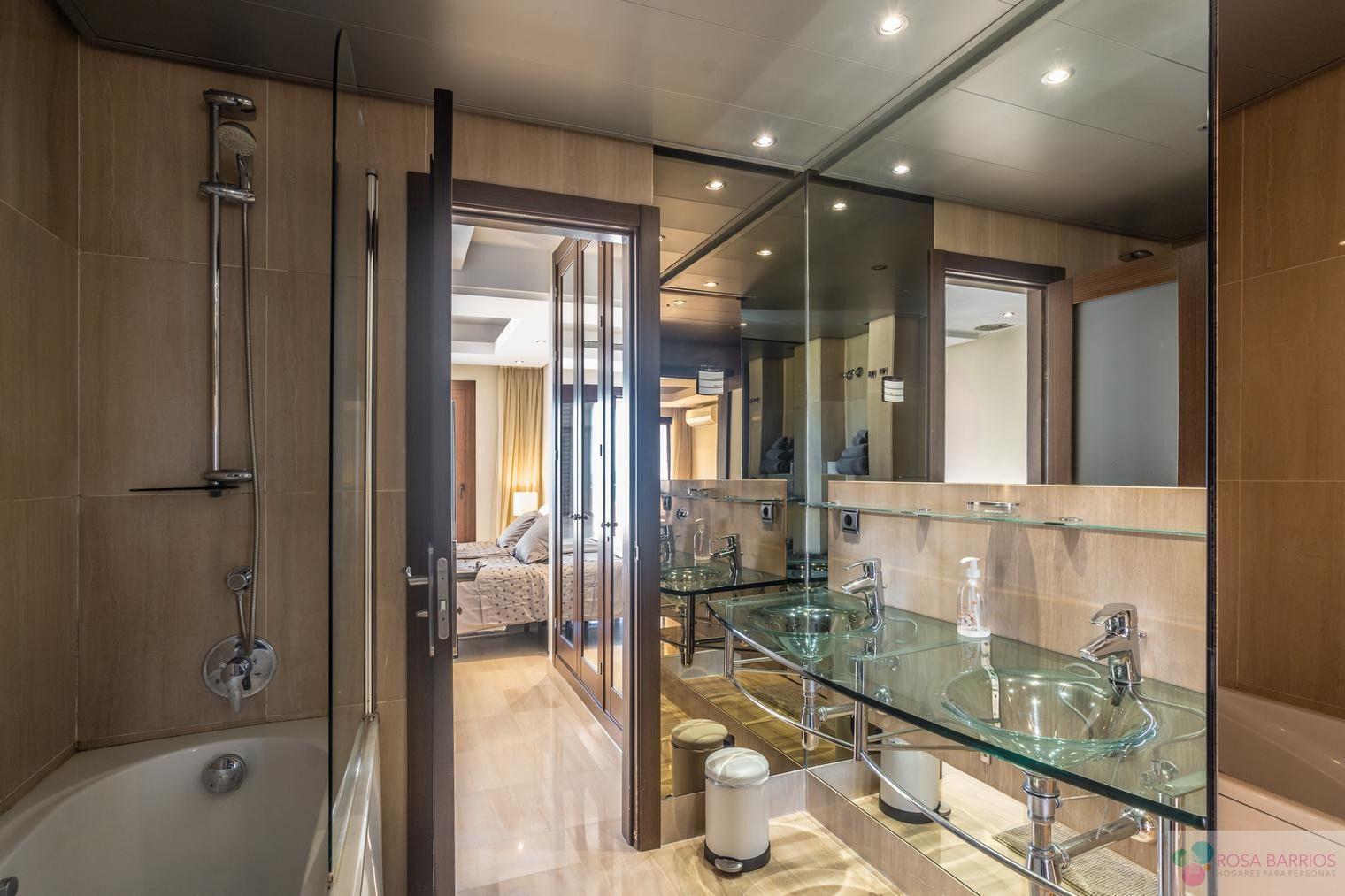 For sale of penthouse in Estepona