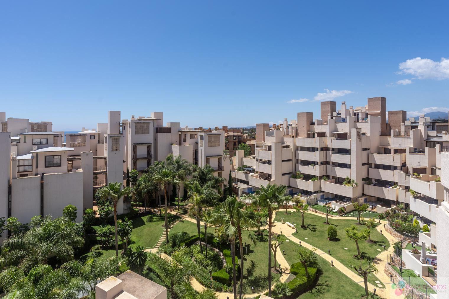 For sale of penthouse in Estepona