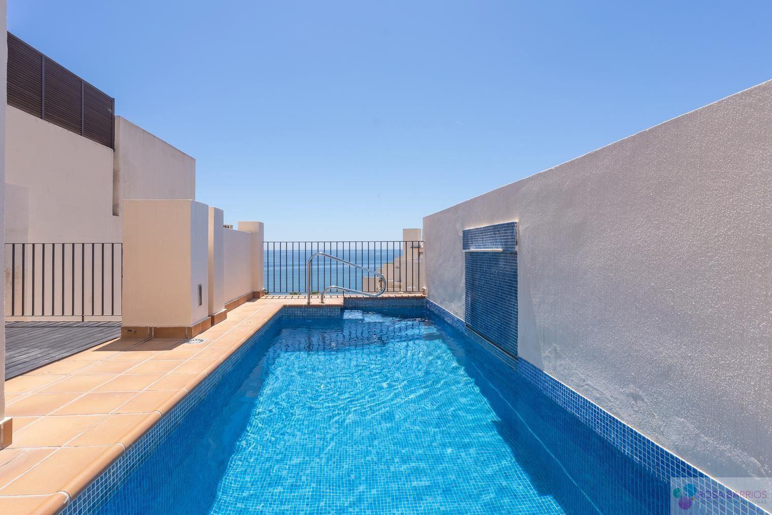 For sale of penthouse in Estepona