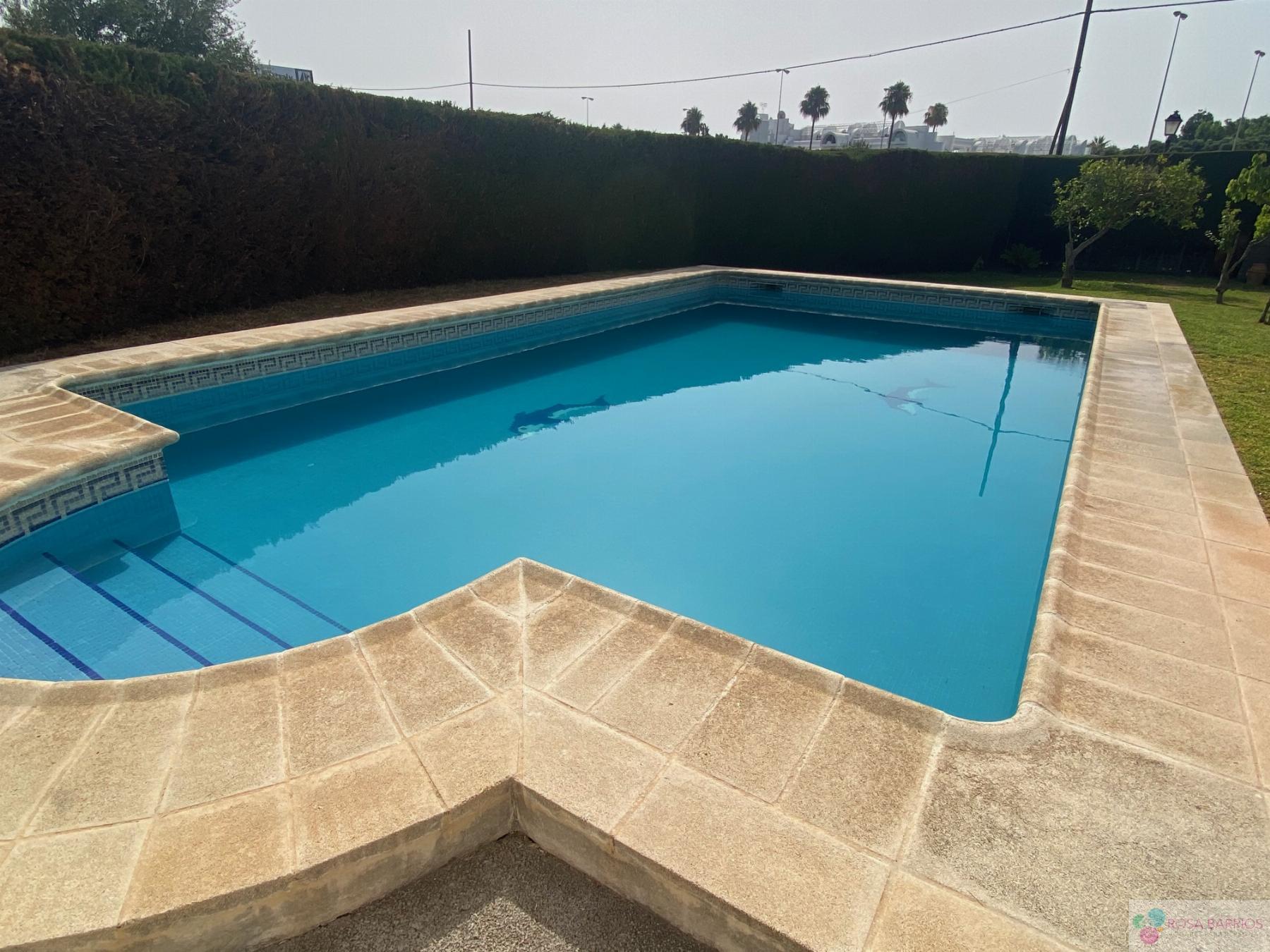 Zu verkaufen von chalet in
 Estepona