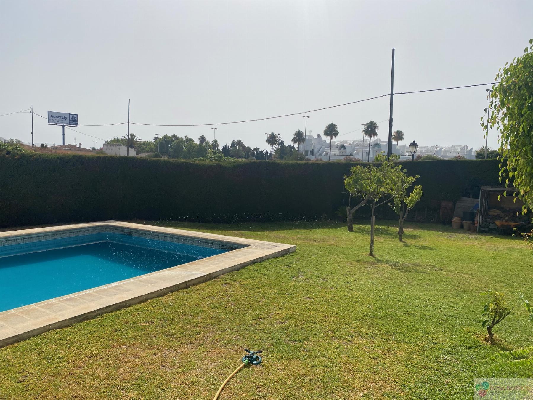 Zu verkaufen von chalet in
 Estepona