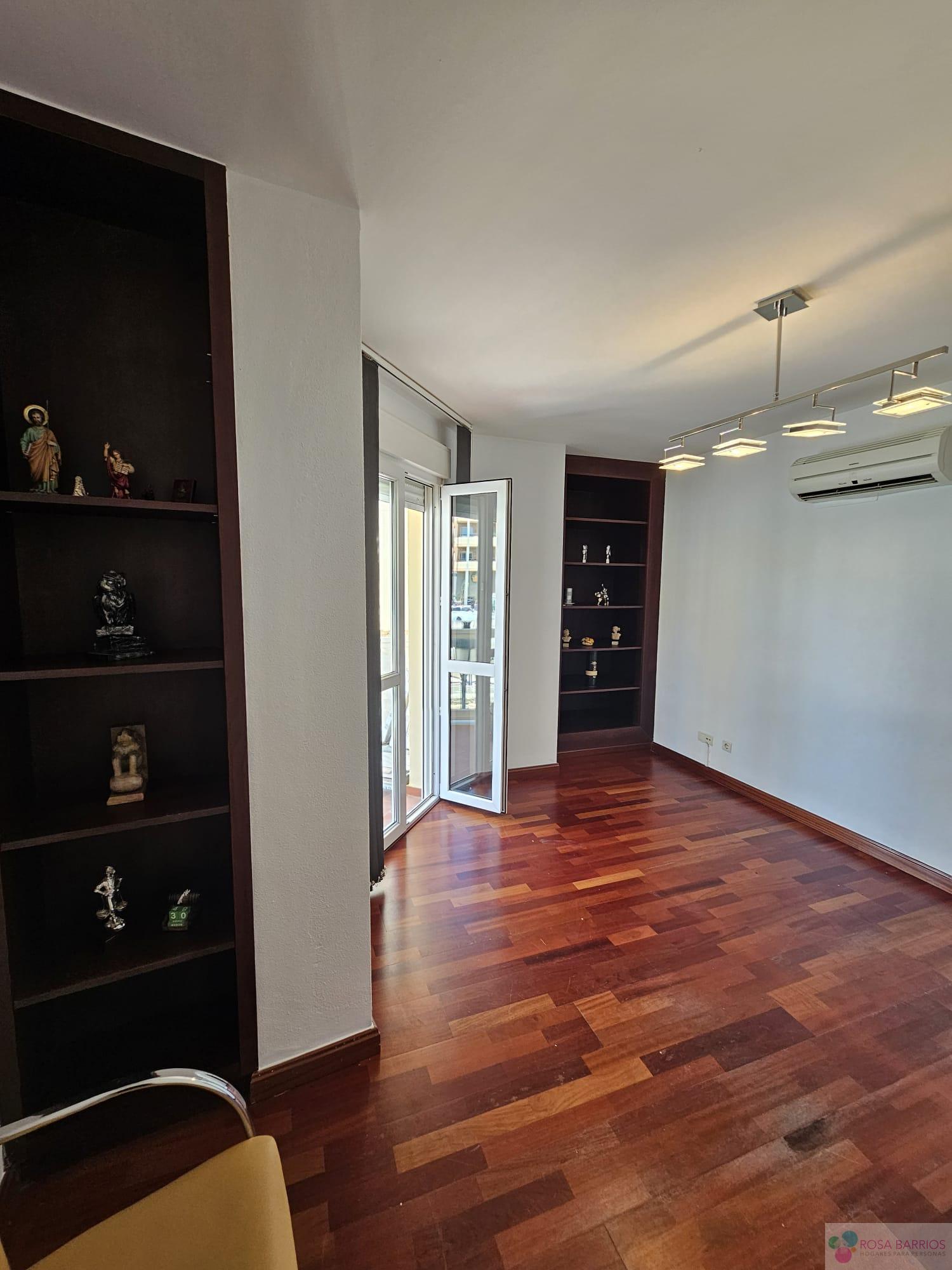 For sale of flat in San Luis de Sabinillas