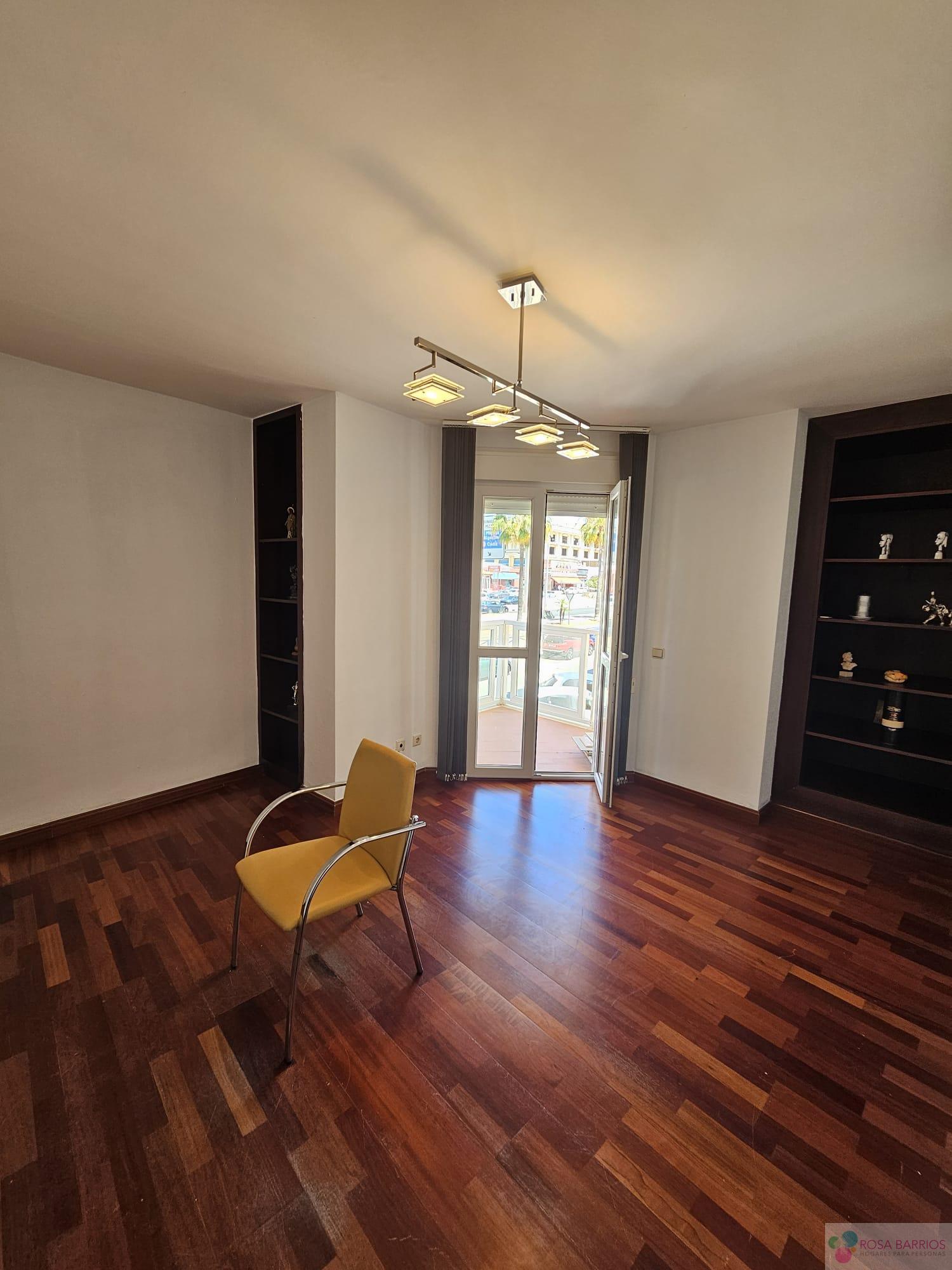For sale of flat in San Luis de Sabinillas