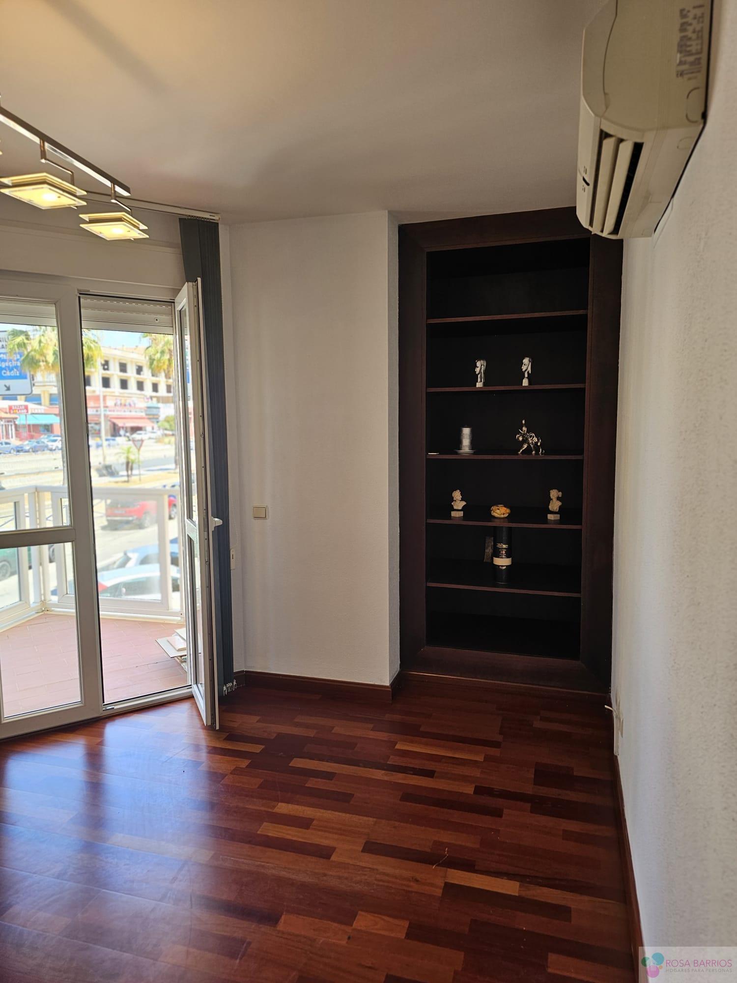 For sale of flat in San Luis de Sabinillas