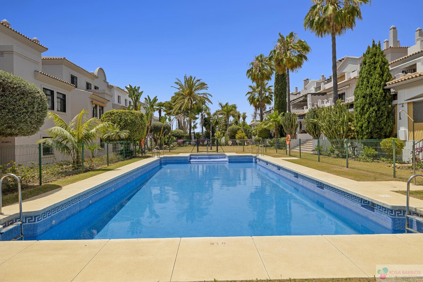 For sale of flat in San Pedro de Alcántara