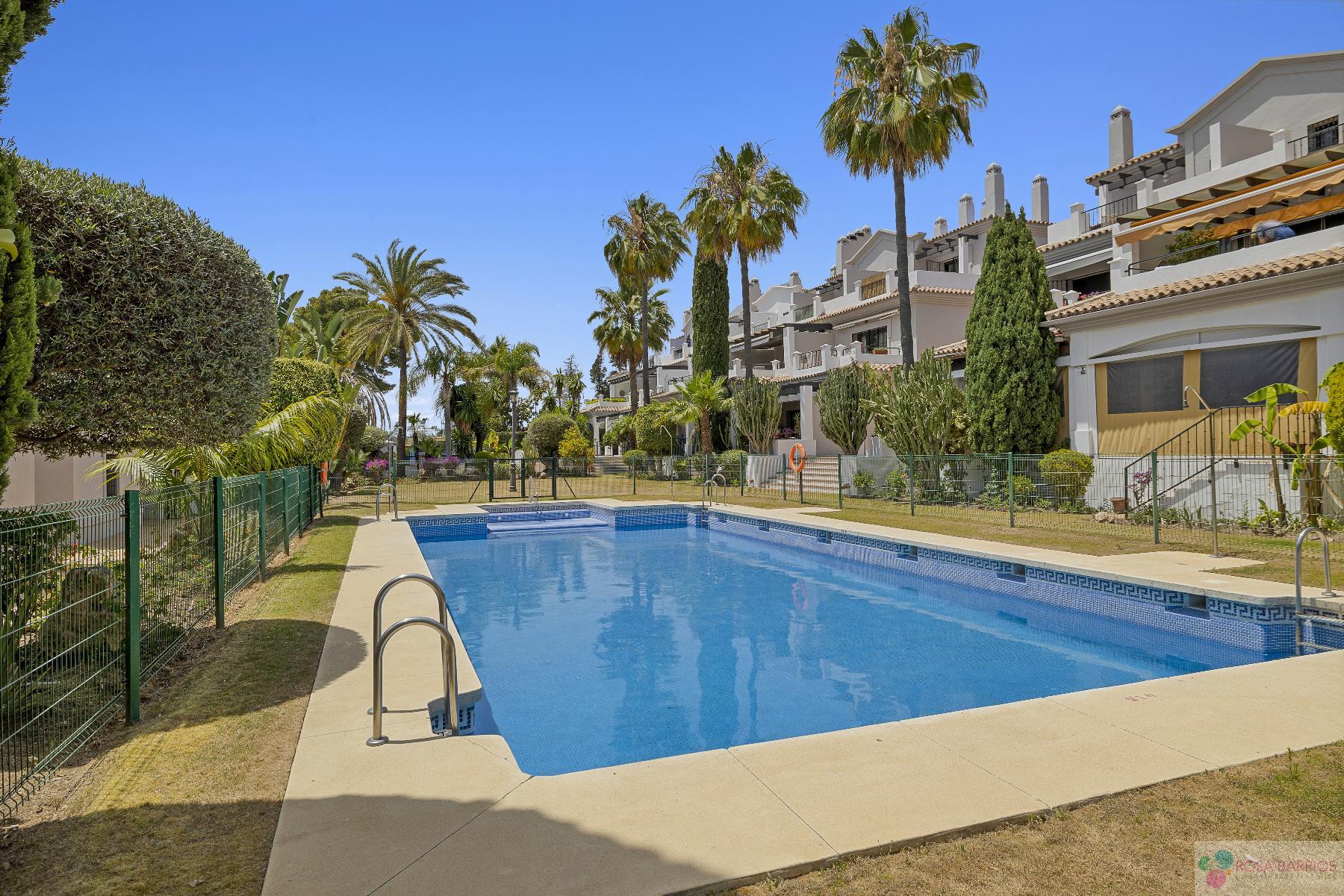 For sale of flat in San Pedro de Alcántara